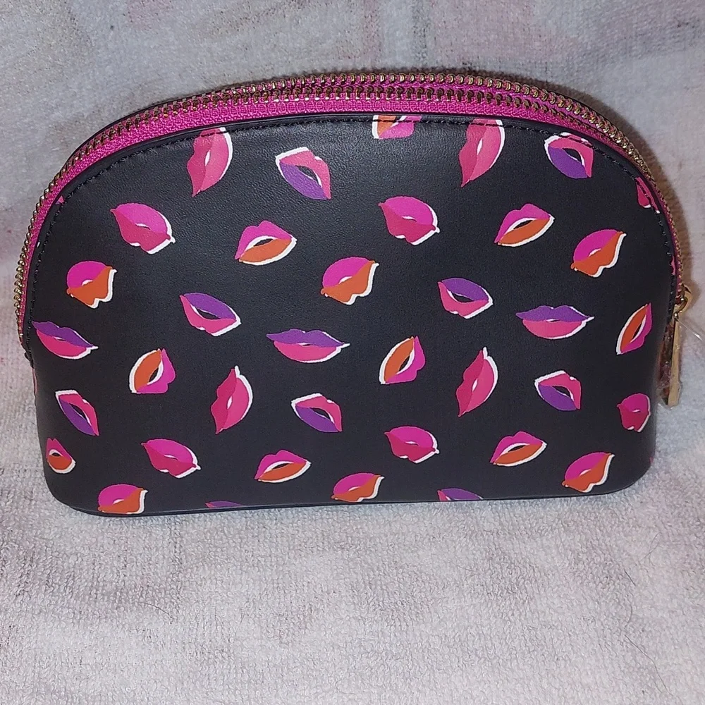 Torrid Lips Pink &  Red Makeup Bag NWT - Picture 4 of 11